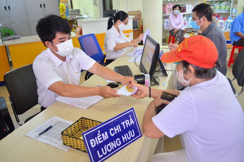 Ch&iacute;nh phủ "chốt" tăng lương hưu, lương tối thiểu v&ugrave;ng từ 1/7- Ảnh 1.