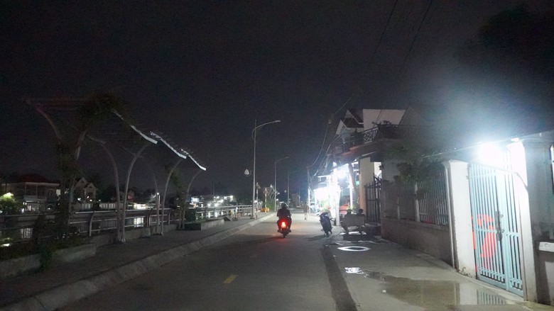 V&igrave; sao đường k&egrave; trăm tỷ ở Cần Thơ c&oacute; đ&egrave;n vẫn tối om?- Ảnh 2.