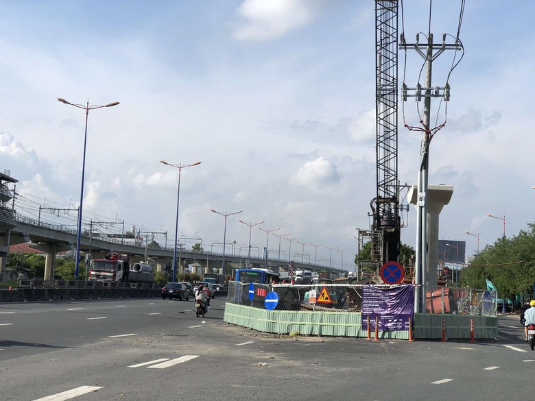 Cấm xe tải, xe container qua cầu vượt Thủ Đức để l&agrave;m cầu bộ h&agrave;nh metro- Ảnh 1.
