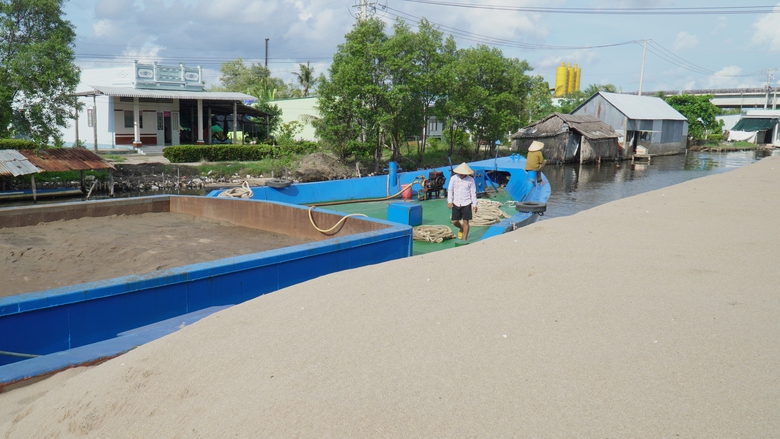 S&agrave; lan chở c&aacute;t biển đầu ti&ecirc;n về c&ocirc;ng trường cao tốc ở C&agrave; Mau- Ảnh 4.