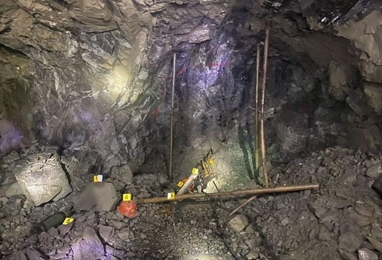 Vụ tai nạn hầm l&ograve; mỏ đồng Sin Quyền ở L&agrave;o Cai: Khởi tố trưởng ca trực- Ảnh 1.