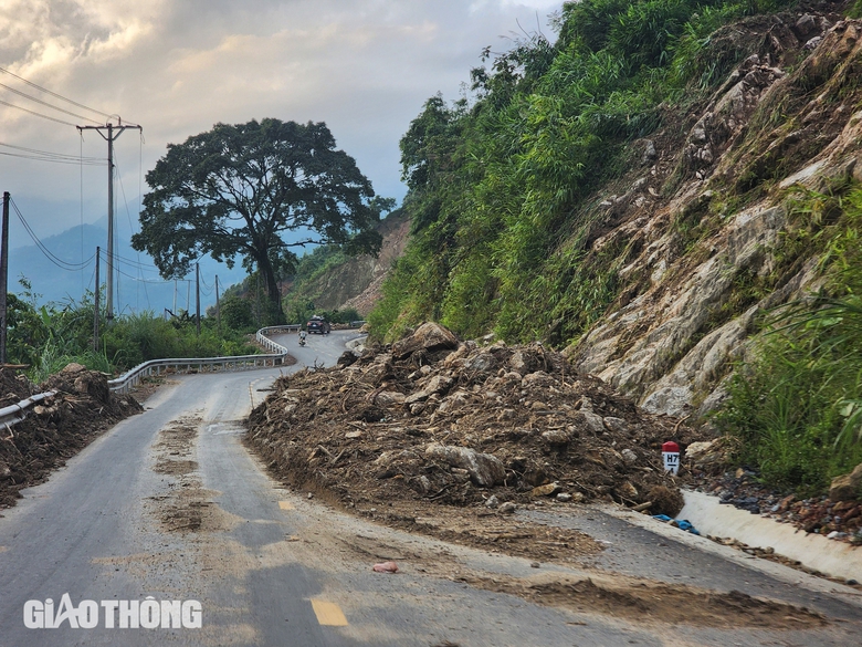 Tỉnh lộ 177 sạt lở nghiêm trọng, tiềm ẩn nguy cơ mất ATGT ở Hà Giang- Ảnh 3. Tỉnh lộ 177 sạt lở nghiêm trọng, tiềm ẩn nguy cơ mất ATGT ở Hà Giang- Ảnh 3.