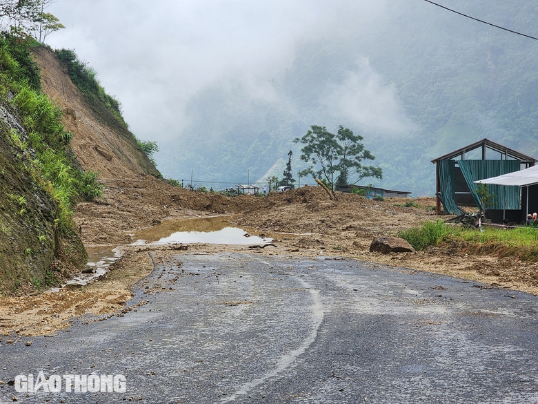 Tỉnh lộ 177 sạt lở nghiêm trọng, tiềm ẩn nguy cơ mất ATGT ở Hà Giang- Ảnh 6. Tỉnh lộ 177 sạt lở nghiêm trọng, tiềm ẩn nguy cơ mất ATGT ở Hà Giang- Ảnh 6.