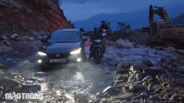 Tỉnh lộ 177 sạt lở nghiêm trọng, tiềm ẩn nguy cơ mất ATGT ở Hà Giang- Ảnh 9. Tỉnh lộ 177 sạt lở nghiêm trọng, tiềm ẩn nguy cơ mất ATGT ở Hà Giang- Ảnh 9.