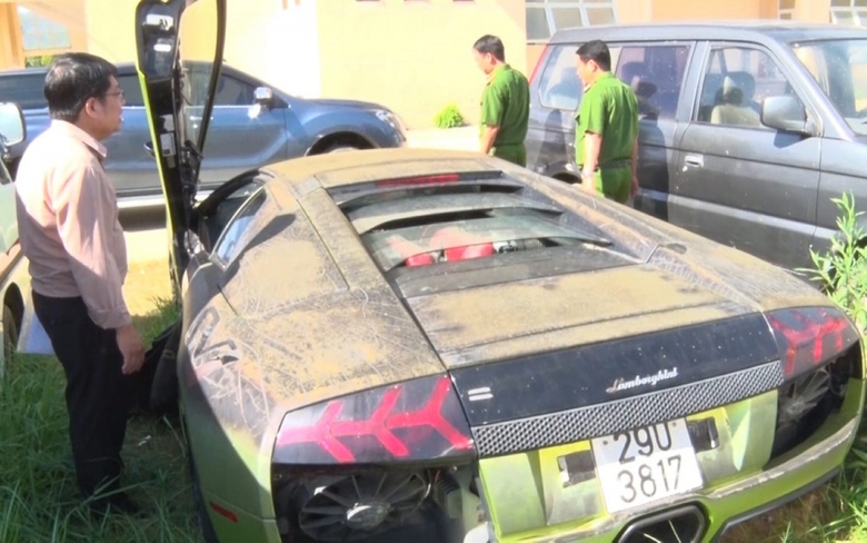 Xe sang h&agrave;ng tỷ đồng ở Quảng B&igrave;nh v&igrave; sao bị ti&ecirc;u hủy?