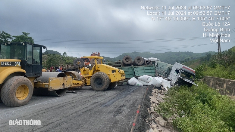Tai nạn li&ecirc;n ho&agrave;n tr&ecirc;n quốc lộ 12A, t&agrave;i xế xe tải tử vong- Ảnh 2.