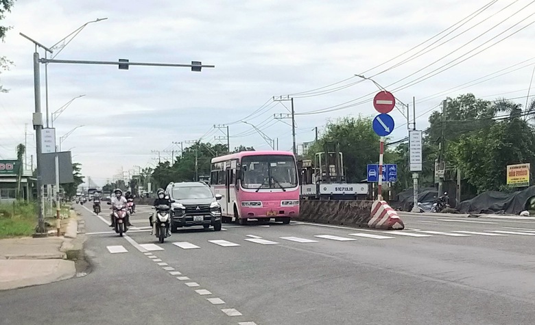 Long An đầu tư hơn 6 tỷ xử l&yacute; điểm đen tai nạn giao th&ocirc;ng- Ảnh 1.