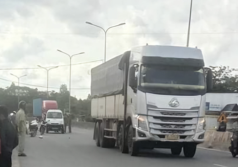 Hiện trường vụ tai nạn - Ảnh: Thi&ecirc;n T&acirc;m.