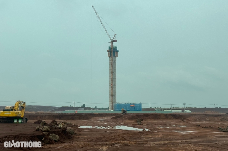 Ngắm th&aacute;p kh&ocirc;ng lưu s&acirc;n bay Long Th&agrave;nh cao hơn 91m- Ảnh 1.