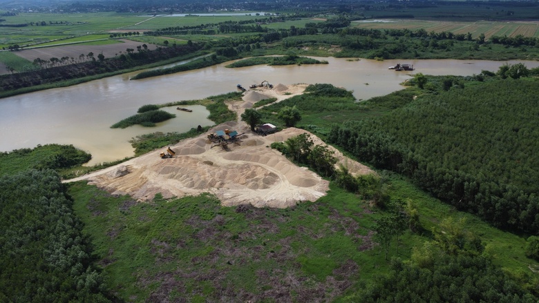 Chủ mỏ k&ecirc;u kh&oacute; lắp đặt trạm c&acirc;n, xe chở c&oacute; ngọn vẫn th&ograve; thụt tr&ecirc;n đường- Ảnh 3.