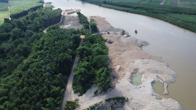 Chủ mỏ k&ecirc;u kh&oacute; lắp đặt trạm c&acirc;n, xe chở c&oacute; ngọn vẫn th&ograve; thụt tr&ecirc;n đường- Ảnh 4.