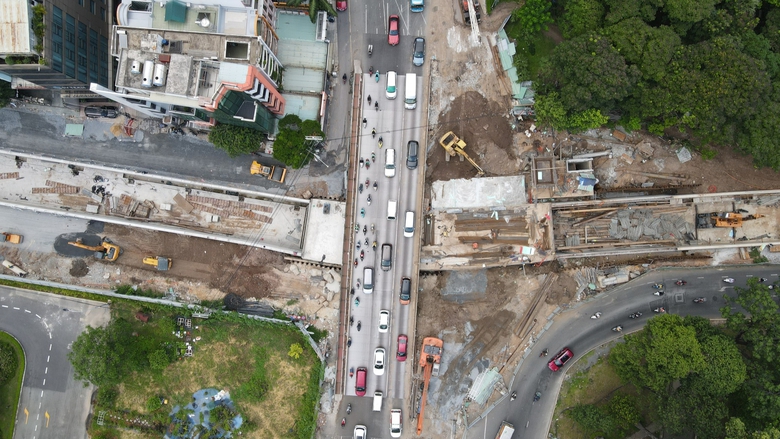 Th&aacute;o dỡ 2 cầu vượt tạm ở cửa ng&otilde; s&acirc;n bay T&acirc;n Sơn Nhất- Ảnh 1.