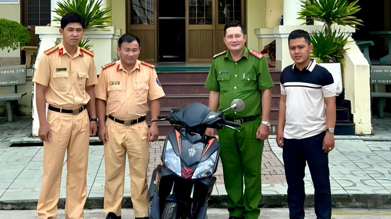 CSGT Bạc Li&ecirc;u trao trả xe m&aacute;y cho người bị mất trộm sau 5 năm- Ảnh 1.