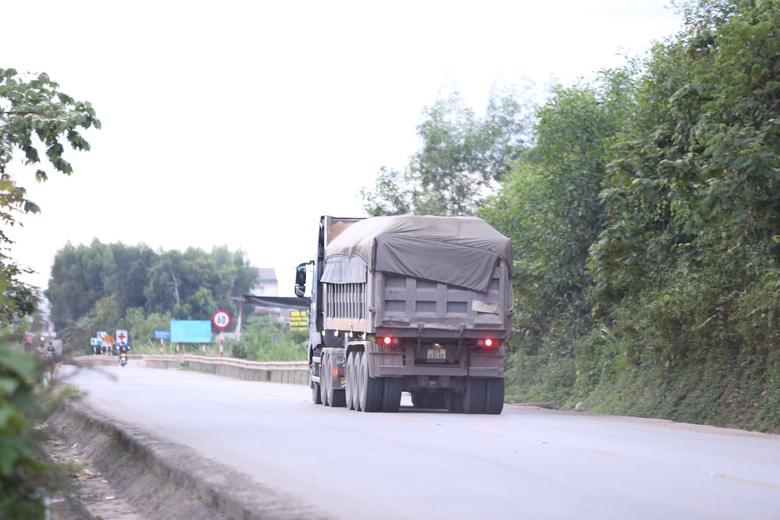 Chủ mỏ k&ecirc;u kh&oacute; lắp đặt trạm c&acirc;n, xe chở c&oacute; ngọn vẫn th&ograve; thụt tr&ecirc;n đường- Ảnh 7.