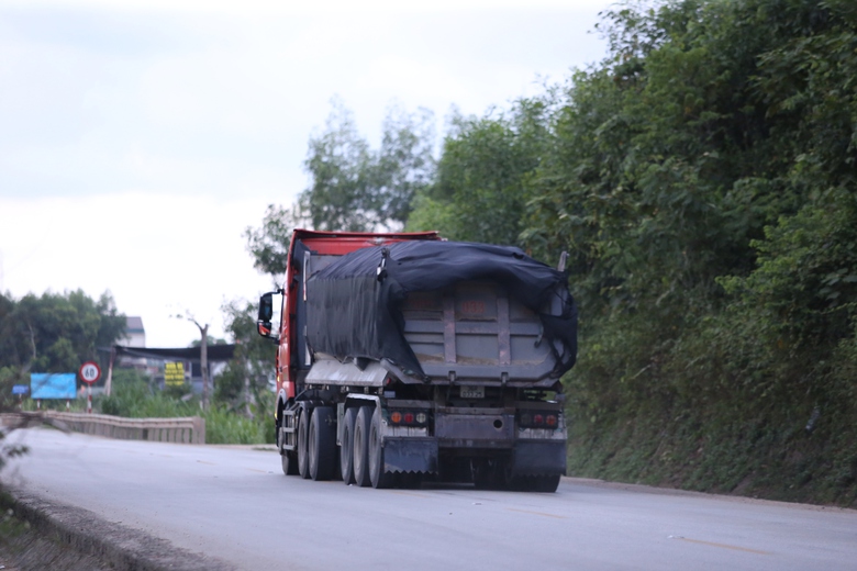 Chủ mỏ k&ecirc;u kh&oacute; lắp đặt trạm c&acirc;n, xe chở c&oacute; ngọn vẫn th&ograve; thụt tr&ecirc;n đường- Ảnh 6.