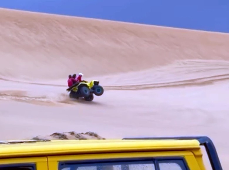 Bình Thuận: Làm rõ clip nam thanh niên chạy xe mô tô địa hình "làm xiếc" trên đồi cát- Ảnh 1. Bình Thuận: Làm rõ clip nam thanh niên chạy xe mô tô địa hình "làm xiếc" trên đồi cát- Ảnh 1.