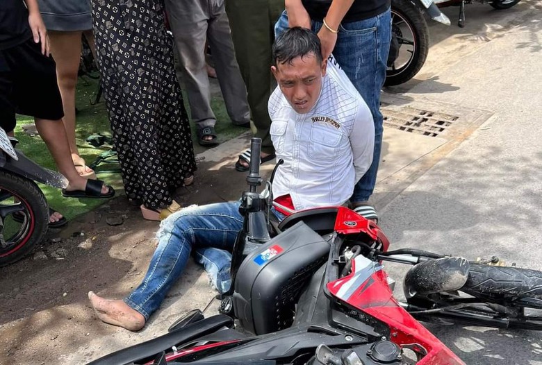 Bắt giữ t&ecirc;n cướp giật d&acirc;y chuyền v&agrave;ng c&oacute; 4 tiền &aacute;n- Ảnh 1.