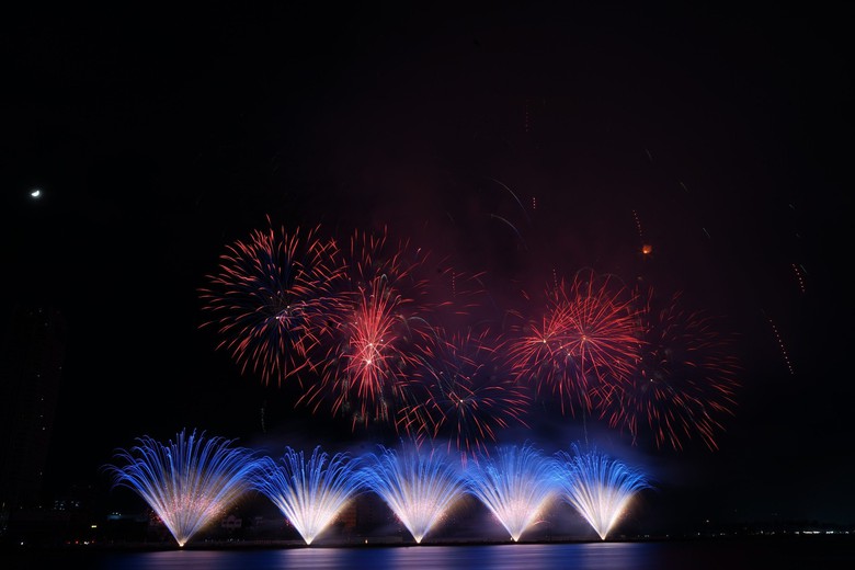 Tr&igrave;nh diễn m&atilde;n nh&atilde;n, Phần Lan vượt Trung Quốc gi&agrave;nh v&ocirc; địch lễ hội ph&aacute;o hoa Đ&agrave; Nẵng- Ảnh 9.