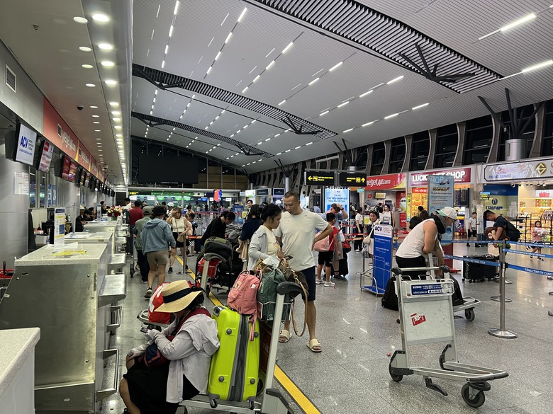 H&agrave;ng kh&ocirc;ng bội thu nhờ chung kết ph&aacute;o hoa ở Đ&agrave; Nẵng- Ảnh 2.