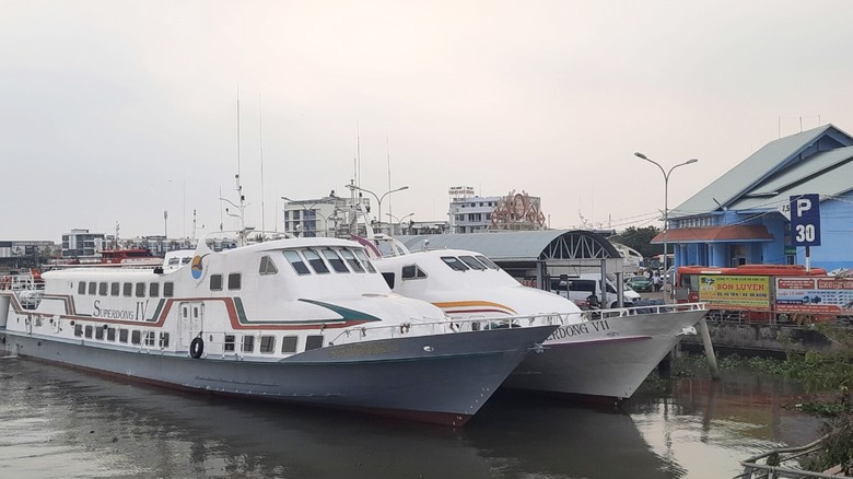 Tạm dừng hoạt động t&agrave;u, ph&agrave; ra đảo xa ở Ki&ecirc;n Giang do s&oacute;ng to, gi&oacute; lớn- Ảnh 1.