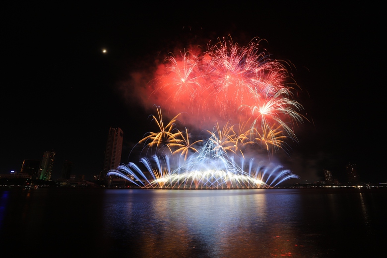 Tr&igrave;nh diễn m&atilde;n nh&atilde;n, Phần Lan vượt Trung Quốc gi&agrave;nh v&ocirc; địch lễ hội ph&aacute;o hoa Đ&agrave; Nẵng- Ảnh 2.