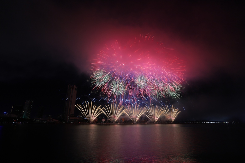 Tr&igrave;nh diễn m&atilde;n nh&atilde;n, Phần Lan vượt Trung Quốc gi&agrave;nh v&ocirc; địch lễ hội ph&aacute;o hoa Đ&agrave; Nẵng- Ảnh 4.