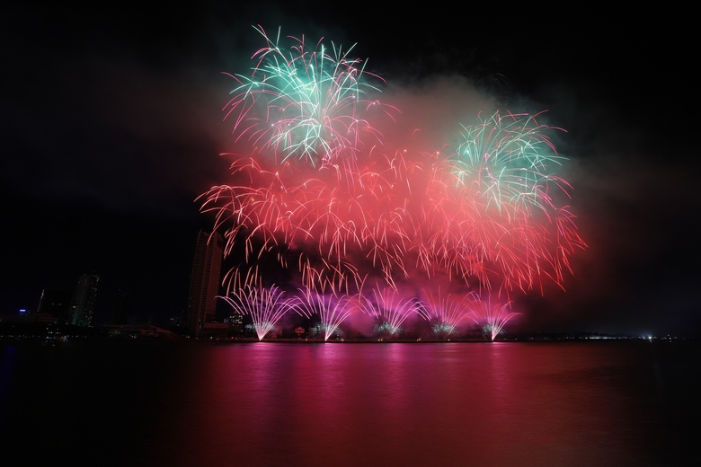 Tr&igrave;nh diễn m&atilde;n nh&atilde;n, Phần Lan vượt Trung Quốc gi&agrave;nh v&ocirc; địch lễ hội ph&aacute;o hoa Đ&agrave; Nẵng- Ảnh 1.