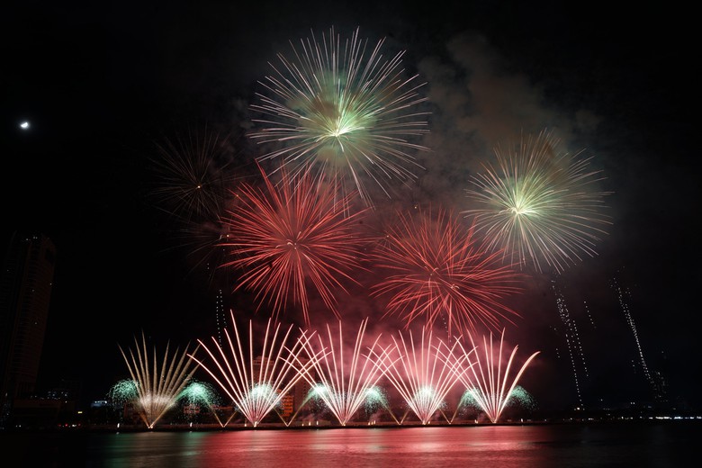 Tr&igrave;nh diễn m&atilde;n nh&atilde;n, Phần Lan vượt Trung Quốc gi&agrave;nh v&ocirc; địch lễ hội ph&aacute;o hoa Đ&agrave; Nẵng- Ảnh 7.