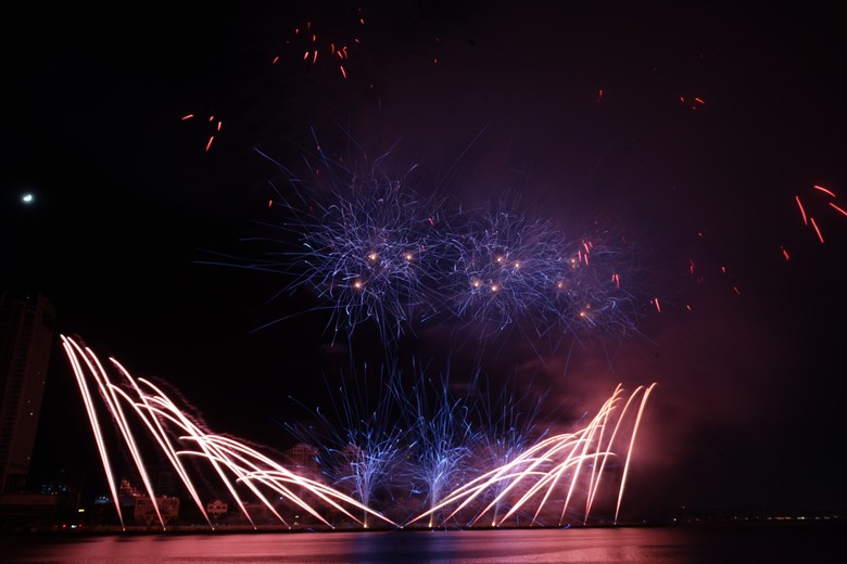 Tr&igrave;nh diễn m&atilde;n nh&atilde;n, Phần Lan vượt Trung Quốc gi&agrave;nh v&ocirc; địch lễ hội ph&aacute;o hoa Đ&agrave; Nẵng- Ảnh 5.