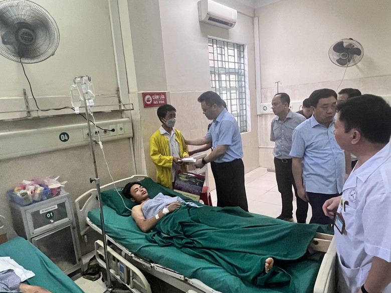 Uỷ ban ATGT Quốc gia thăm hỏi gia đ&igrave;nh c&oacute; nạn nh&acirc;n tử vong tại H&agrave; Giang- Ảnh 3.