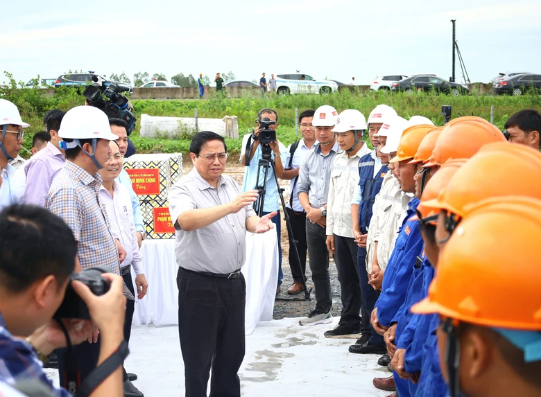 Thủ tướng gỡ vướng mắc, tạo đ&ograve;n bẩy ph&aacute;t triển hạ tầng giao th&ocirc;ng ĐBSCL- Ảnh 3.