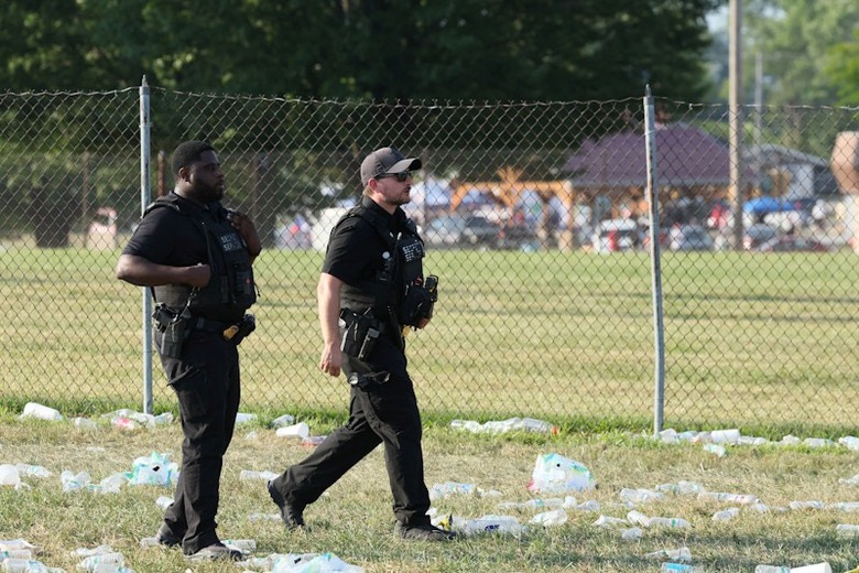 Bộ trưởng Bộ An ninh Nội địa Mỹ Alejandro Mayorkas đ&atilde; l&ecirc;n &aacute;n vụ nổ s&uacute;ng v&agrave; cho biết cơ quan n&agrave;y đang nỗ lực để đảm bảo an to&agrave;n cho cựu Tổng thống Donald Trump v&agrave; Tổng thống Joe Biden. (Ảnh: Reuters)