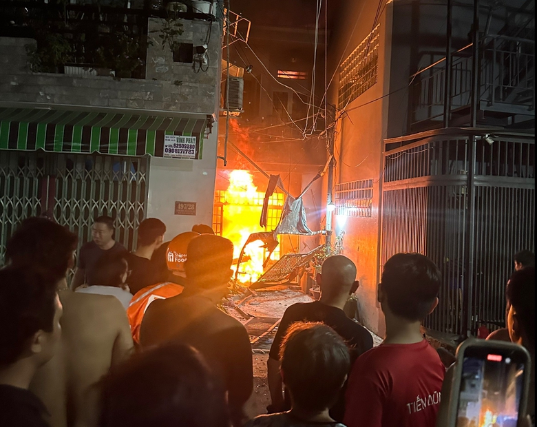 TP.HCM: Ch&aacute;y nh&agrave; trong hẻm nhỏ, ba người c&ugrave;ng gia đ&igrave;nh tử vong- Ảnh 1.
