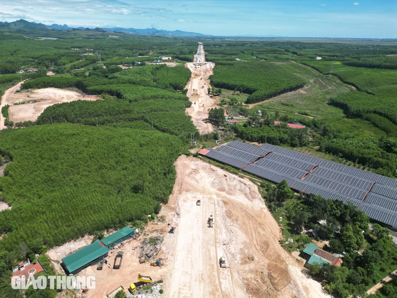 Vướng mặt bằng, cao tốc Bắc - Nam qua Quảng B&igrave;nh phải thi c&ocirc;ng "nhảy c&oacute;c"- Ảnh 2.
