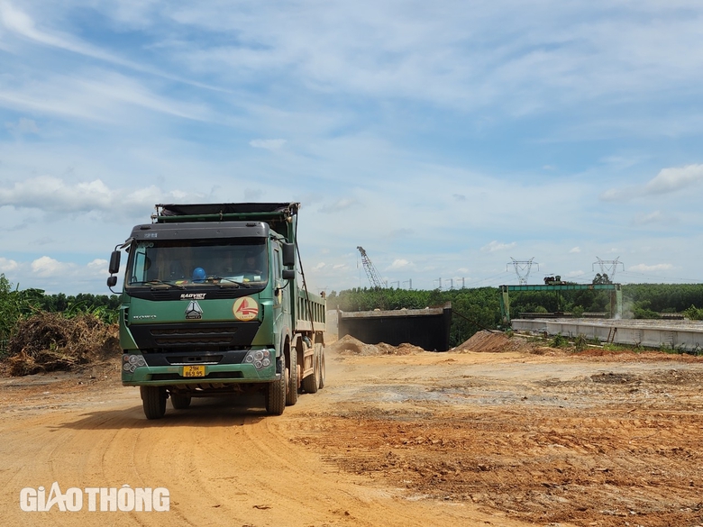 Vướng mặt bằng, cao tốc Bắc - Nam qua Quảng B&igrave;nh phải thi c&ocirc;ng "nhảy c&oacute;c"- Ảnh 3.