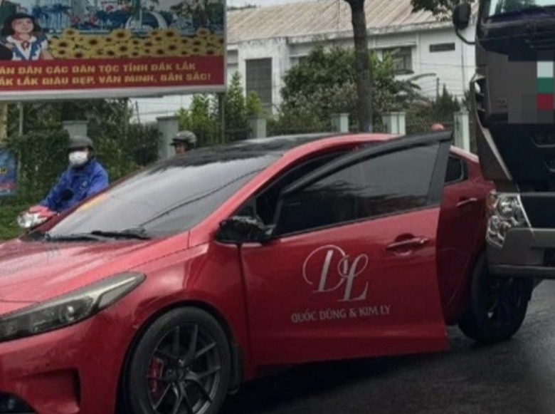 Công an vào cuộc vụ chú rể đuổi đánh tài xế xe tải sau va chạm giao thông- Ảnh 2. Công an vào cuộc vụ chú rể đuổi đánh tài xế xe tải sau va chạm giao thông- Ảnh 2.