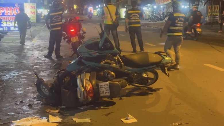 Tai nạn xe m&aacute;y nghi&ecirc;m trọng trong đ&ecirc;m, một phụ nữ tử vong- Ảnh 1.