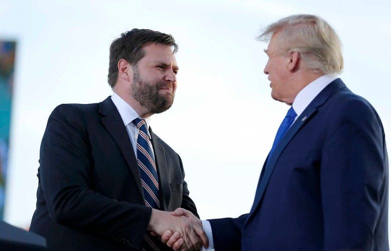 &Ocirc;ng Vance khẳng định từng ho&agrave;i nghi về &ocirc;ng Trump, nhưng sau đ&oacute; những g&igrave; &ocirc;ng Trump l&agrave;m cho nước Mỹ đ&atilde; khiến &ocirc;ng thay đổi suy nghĩ về cựu Tổng thống. (Ảnh: AP)