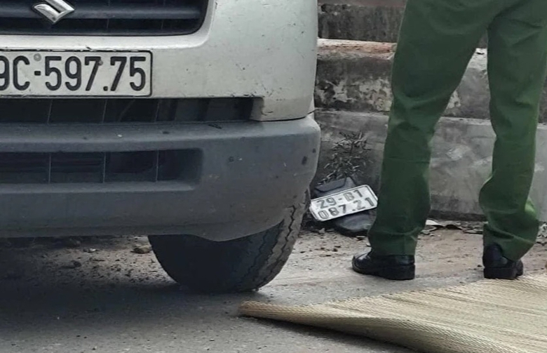 Hiện trường vụ tai nạn khiến 4 người tử vong ở Hà Nội- Ảnh 5. Hiện trường vụ tai nạn khiến 4 người tử vong ở Hà Nội- Ảnh 5.