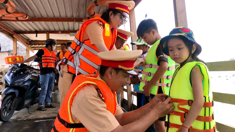 Bạc Liêu: Siết chặt giao thông thủy trong mùa mưa bão- Ảnh 2. Bạc Liêu: Siết chặt giao thông thủy trong mùa mưa bão- Ảnh 2.