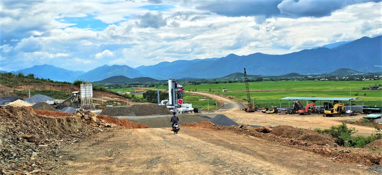 Chủ động phương &aacute;n thi c&ocirc;ng cao tốc Kh&aacute;nh H&ograve;a - Bu&ocirc;n Ma Thuột trước m&ugrave;a mưa- Ảnh 3.
