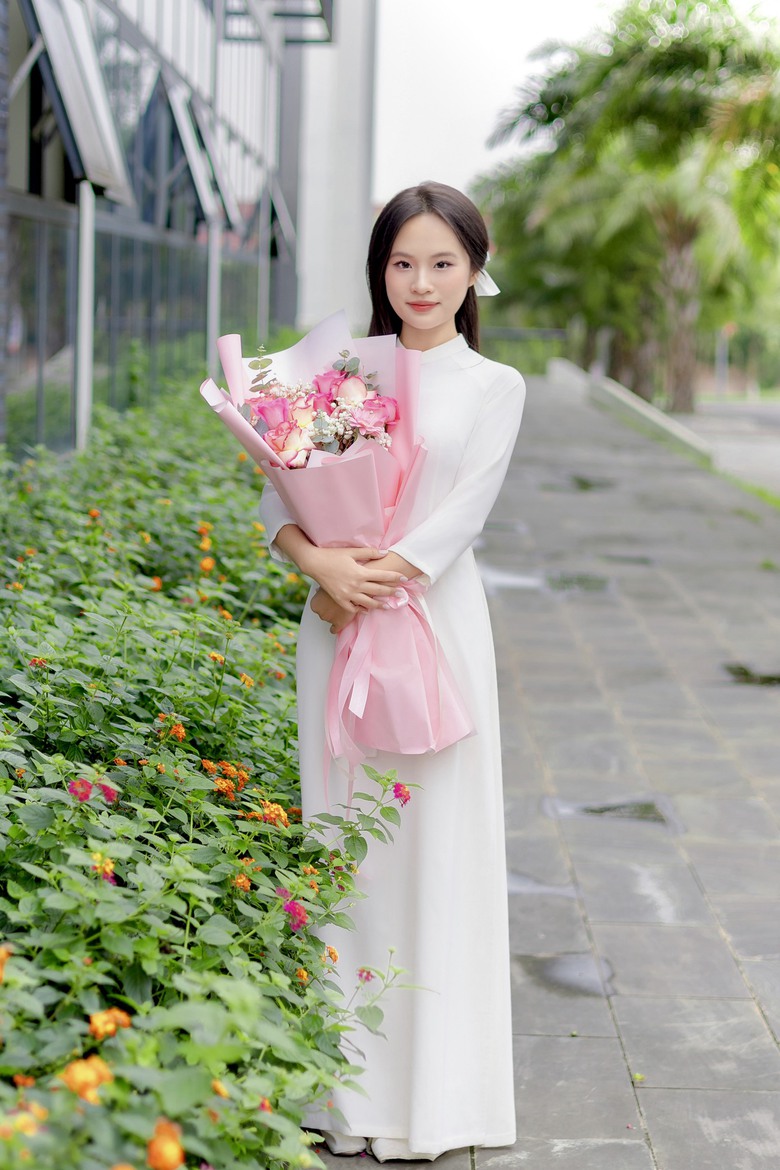 Ch&acirc;n dung nữ thủ khoa khối D01 to&agrave;n quốc 2024 đến từ Vĩnh Ph&uacute;c- Ảnh 1.