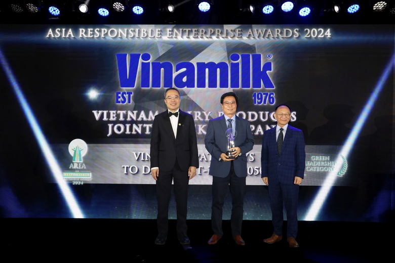 Vinamilk là doanh nghiệp ngành sữa duy nhất được vinh danh tại hạng mục Lãnh đạo xanh. Vinamilk là doanh nghiệp ngành sữa duy nhất được vinh danh tại hạng mục Lãnh đạo xanh.