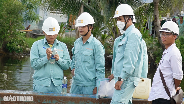 Những khối c&aacute;t biển đầu ti&ecirc;n về c&ocirc;ng trường cao tốc Hậu Giang - C&agrave; Mau- Ảnh 3.