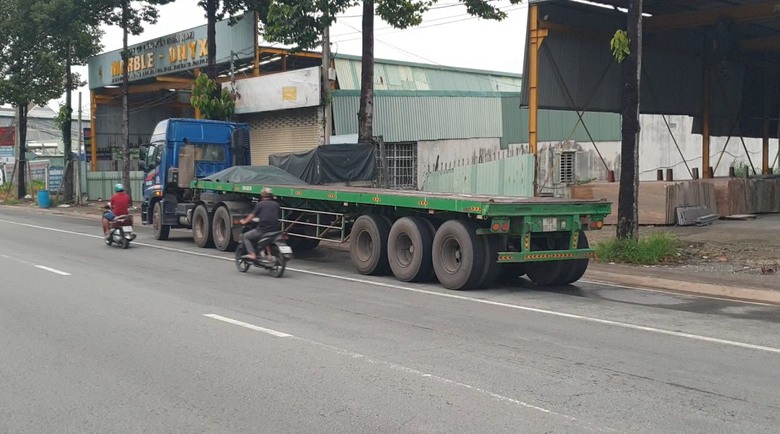 Hai xe m&aacute;y va chạm, nam thanh ni&ecirc;n 
lọt gầm xe container, tử vong thương t&acirc;m- Ảnh 2.