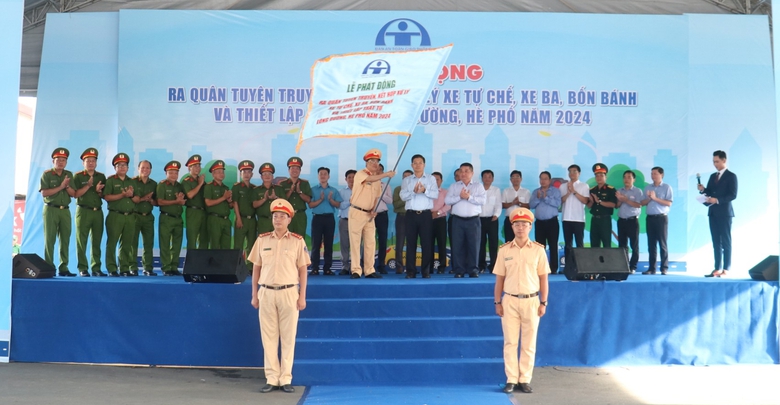 TP.HCM ra qu&acirc;n xử l&yacute; c&aacute;c loại xe tự chế, xe 3-4 b&aacute;nh kh&ocirc;ng bảo đảm ATGT- Ảnh 1.