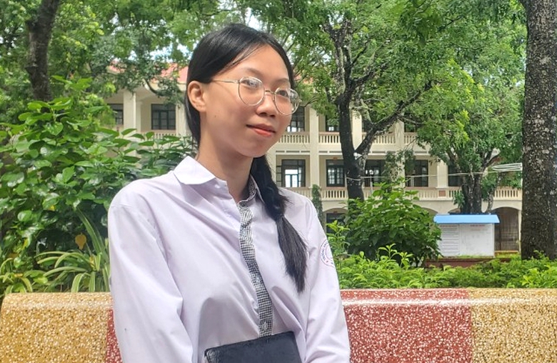 Nữ thủ khoa mồ c&ocirc;i cha v&agrave; ước mơ trở th&agrave;nh c&ocirc; gi&aacute;o dạy văn- Ảnh 2.