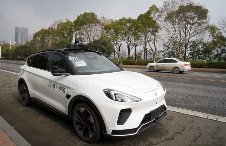 Trung Quốc:&nbsp;Taxi truyền thống lo mất kh&aacute;ch v&igrave; nở rộ xe tự l&aacute;i- Ảnh 1.