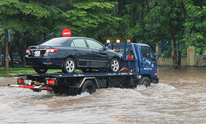 Xe cứu hộ&nbsp;phải ni&ecirc;m yết th&ocirc;ng tin, lắp camera&nbsp;gi&aacute;m&nbsp;s&aacute;t- Ảnh 1.