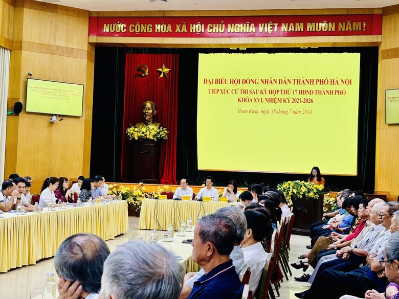 Cử tri H&agrave; Nội mong sớm thay thế 100% xe bu&yacute;t chạy diezel bằng xe điện- Ảnh 1.